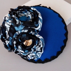 Fascinator blau mit Blumen
