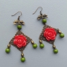 Ohrringe mit roten Rosen