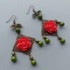 Ohrringe mit roten Rosen