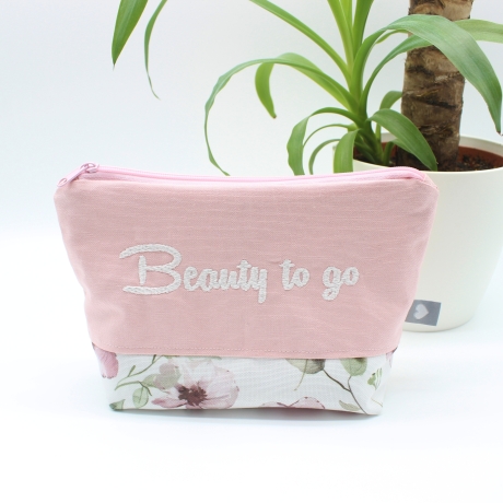 Bestickte Universaltasche Rosa „Beauty to go“ Handmade genäht