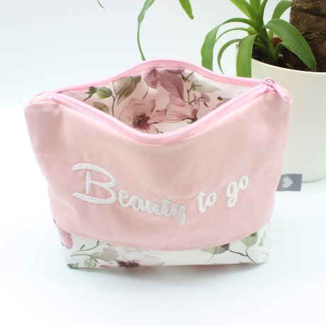 Bestickte Universaltasche Rosa „Beauty to go“ Handmade genäht