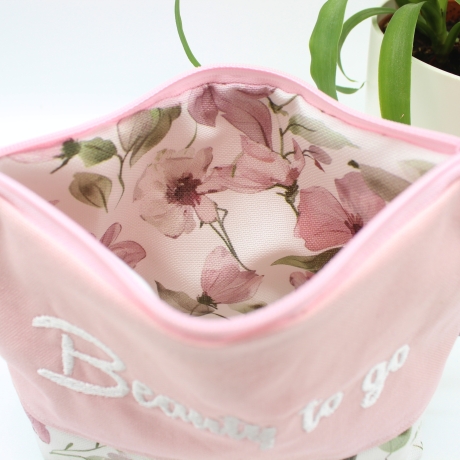 Bestickte Universaltasche Rosa „Beauty to go“ Handmade genäht
