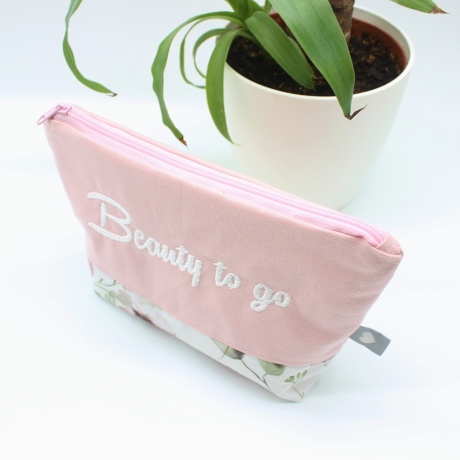 Bestickte Universaltasche Rosa „Beauty to go“ Handmade genäht