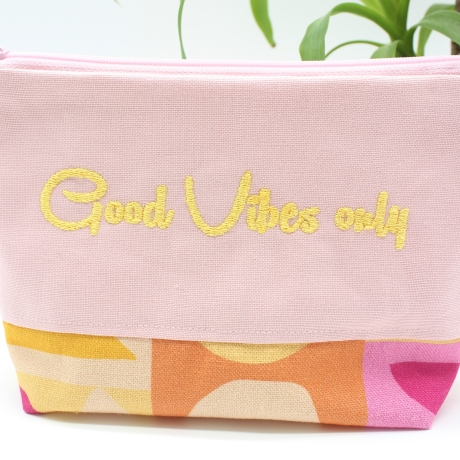 Bestickte Universaltasche Rosa „Good Vibes only“ Handmade genäht