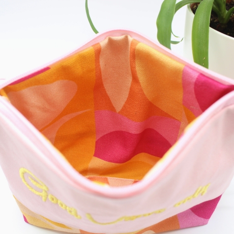 Bestickte Universaltasche Rosa „Good Vibes only“ Handmade genäht