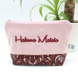 Bestickte Universaltasche Rosa „Hakuna Matata“ Handmade genäht