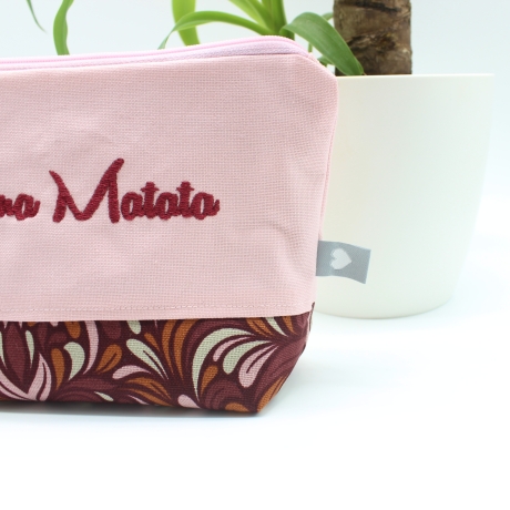 Bestickte Universaltasche Rosa „Hakuna Matata“ Handmade genäht