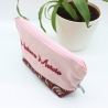 Bestickte Universaltasche Rosa „Hakuna Matata“ Handmade genäht