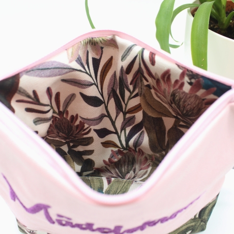 Bestickte Universaltasche Rosa „Mädelskram“ Lila Handmade genäht