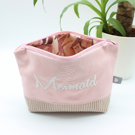 Bestickte Universaltasche Rosa „Mermaid“ Handmade genähtes Unikat