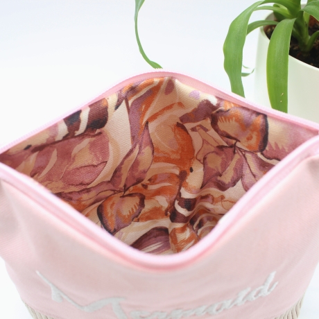 Bestickte Universaltasche Rosa „Mermaid“ Handmade genähtes Unikat