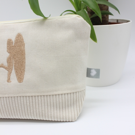Bestickte Universaltasche Beige„Surfer Girl“ Sommerlich handmade
