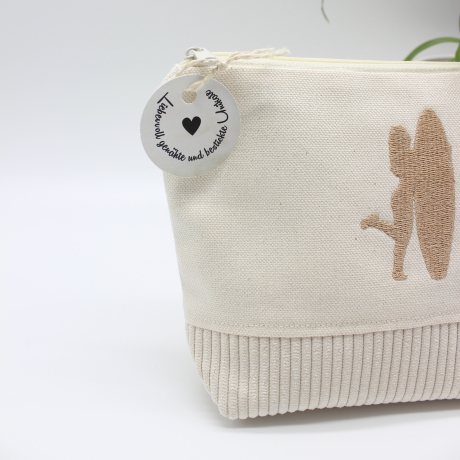 Bestickte Universaltasche Beige„Surfer Girl“ Sommerlich handmade