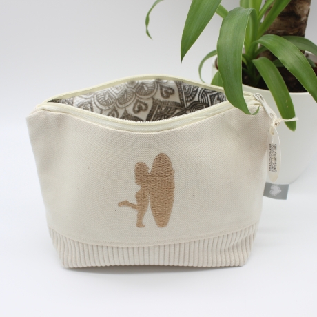 Bestickte Universaltasche Beige„Surfer Girl“ Sommerlich handmade