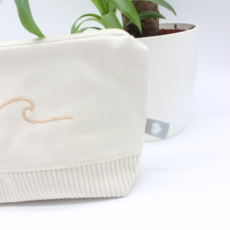 Bestickte Universaltasche Beige „Welle“ Handmade Unikat