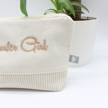 Bestickte Universaltasche Beige „Surfer Girl“ Handmade Unikat