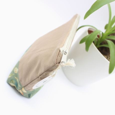 Bestickte Universaltasche Hellbraun „Gedöns“ handgenähtes Unikat