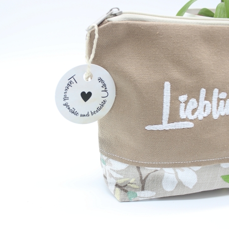 Bestickte Universaltasche „Lieblingstante“ - handgenähtes Unikat