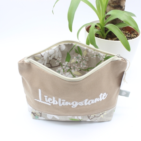 Bestickte Universaltasche „Lieblingstante“ - handgenähtes Unikat