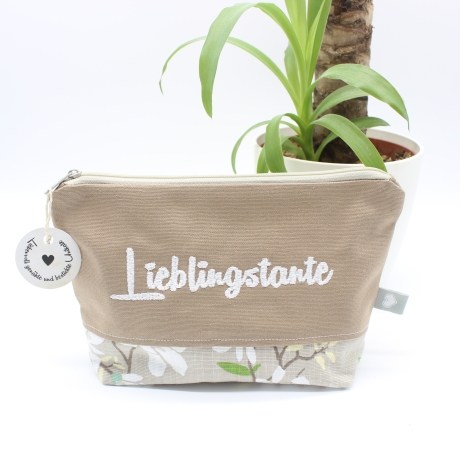 Bestickte Universaltasche „Lieblingstante“ - handgenähtes Unikat