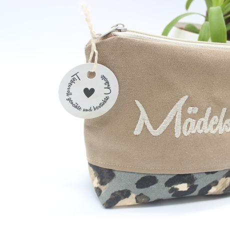 Bestickte Universaltasche „Mädelskram“ – handgenähtes Unikat