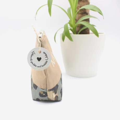 Bestickte Universaltasche „Mädelskram“ – handgenähtes Unikat