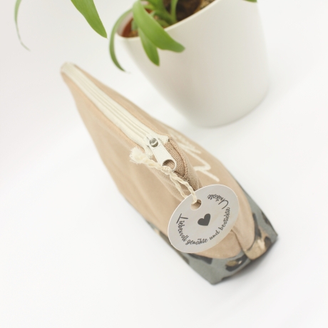 Bestickte Universaltasche „Mädelskram“ – handgenähtes Unikat