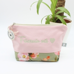 Bestickte Kosmetiktasche Rosa „Friseurin mit ♥“ - handmade Unikat