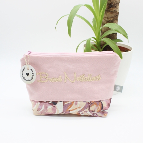 Bestickte Kosmetiktasche Rosa „Braut Notfallset“ handmade Unikat