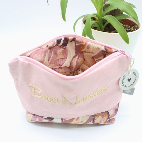 Bestickte Kosmetiktasche Rosa „Braut Notfallset“ handmade Unikat