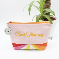 Bestickte Kosmetiktasche Rosa „Good Vibes only“ - handmade Unikat