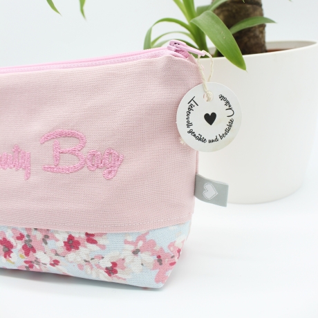 Bestickte Kosmetiktasche Rosa „Beauty Bag“ handgenähtes Unikat