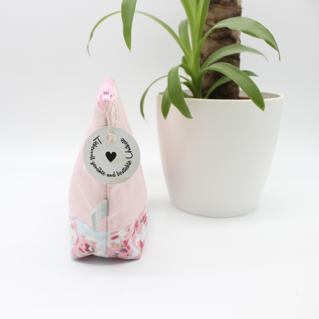 Bestickte Kosmetiktasche Rosa „Beauty Bag“ handgenähtes Unikat