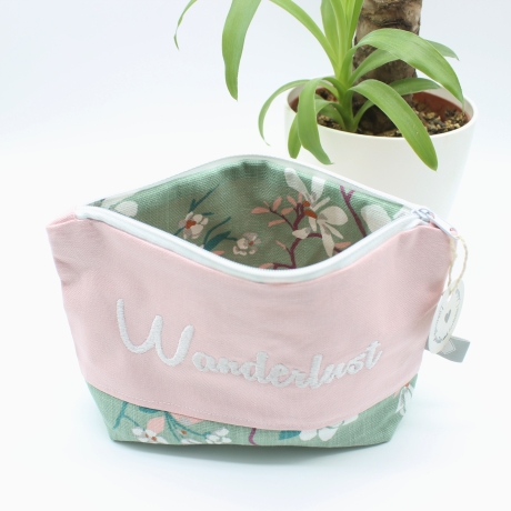 Bestickte Universaltasche Rosa „Wanderlust“ handgenähtes Unikat