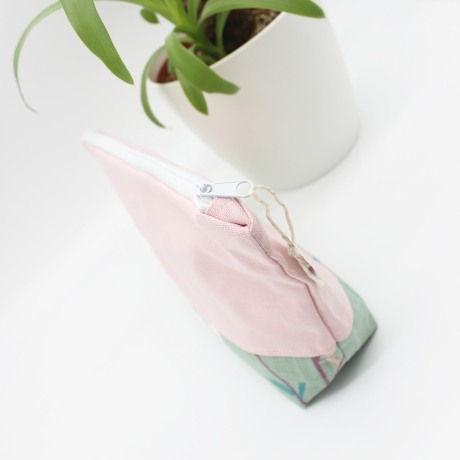 Bestickte Universaltasche Rosa „Wanderlust“ handgenähtes Unikat