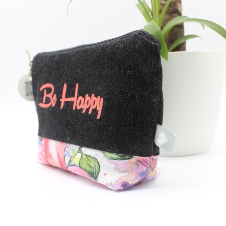 Universal-/Kosmetiktasche bestickt Be Happy Handmade Geschenkidee