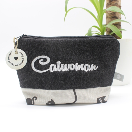 Universal-/Kosmetiktasche bestickt Catwoman Handmade Geschenkidee
