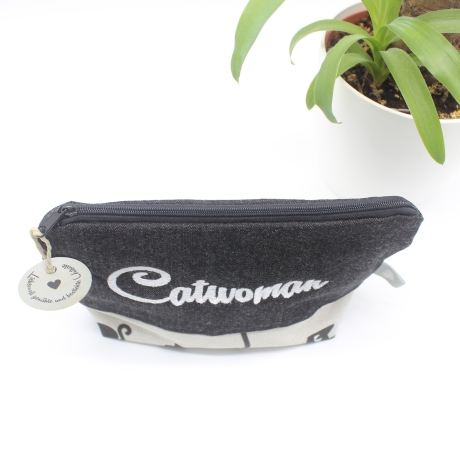 Universal-/Kosmetiktasche bestickt Catwoman Handmade Geschenkidee
