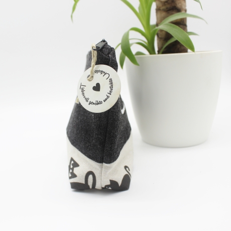 Universal-/Kosmetiktasche bestickt Catwoman Handmade Geschenkidee