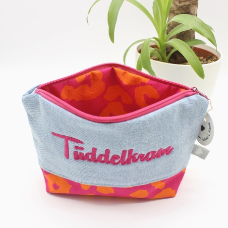 Bestickte Kosmetiktasche Jeans „Tüddelkram“ – handmade Unikat