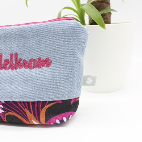 Bestickte Kosmetiktasche Jeans „Tüddelkram“ – handmade Unikat