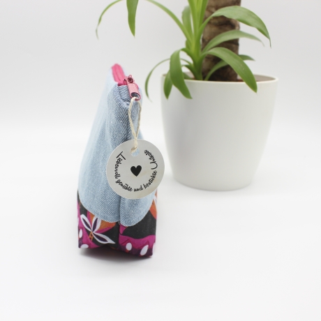 Bestickte Kosmetiktasche Jeans „Tüddelkram“ – handmade Unikat