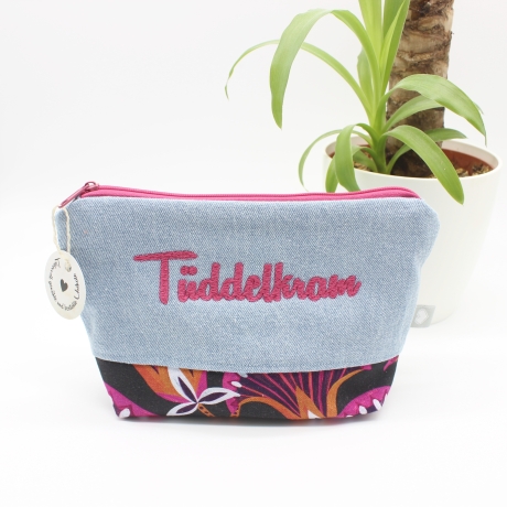 Bestickte Kosmetiktasche Jeans „Tüddelkram“ – handmade Unikat