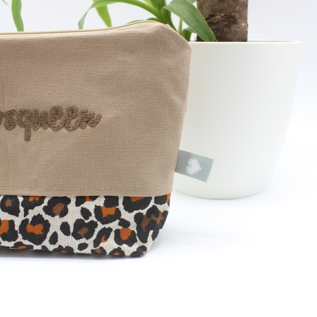 Bestickte Universaltasche Braun „Chaosqueen“ Leoprint Handmade