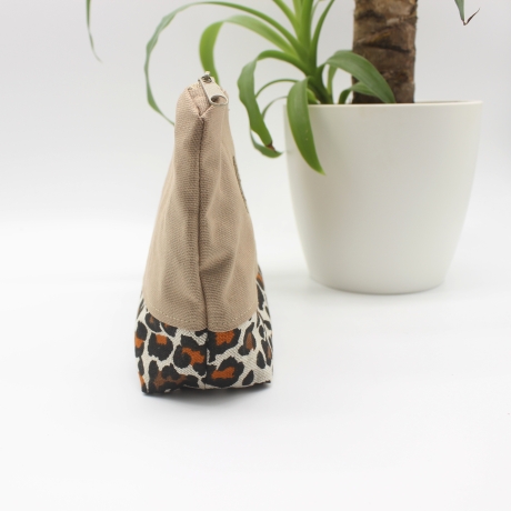 Bestickte Universaltasche Braun „Chaosqueen“ Leoprint Handmade