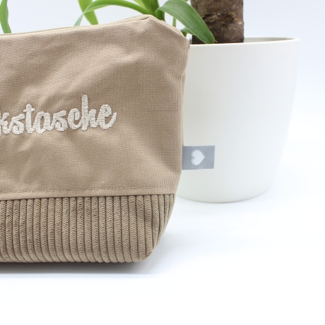 Bestickte Universaltasche Braun „Glückstasche“ Regenbogen genäht