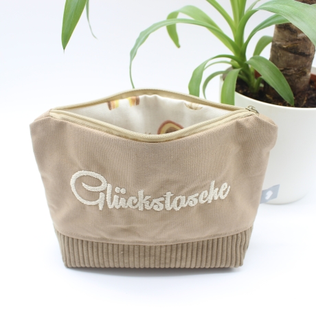 Bestickte Universaltasche Braun „Glückstasche“ Regenbogen genäht