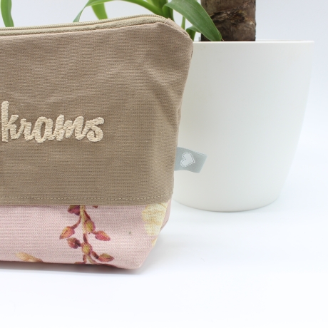 Bestickte Universaltasche Braun „Krimskrams“ Blumen Handmade