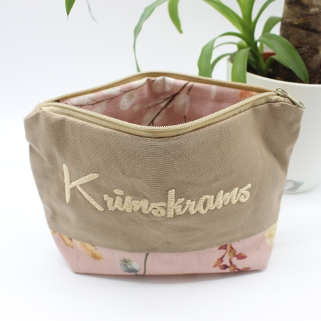 Bestickte Universaltasche Braun „Krimskrams“ Blumen Handmade