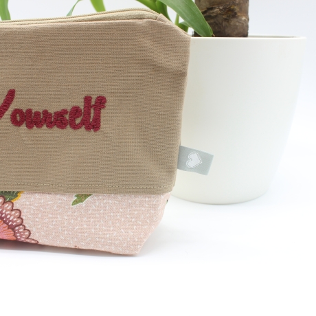 Bestickte Universaltasche Braun „Love Yourself“ sommerlich Blumen
